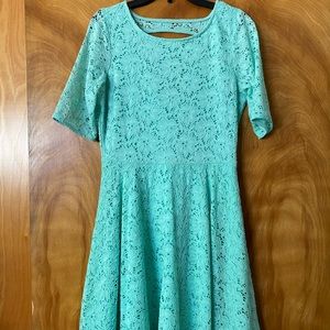 Short lace dress